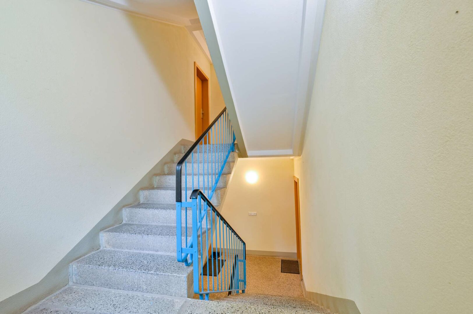 Treppe vom Aufzug zur Whg.
