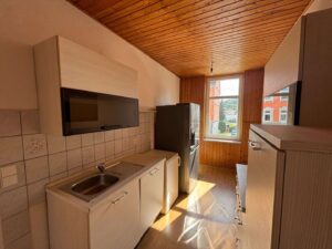 Küche mit Kühlschrank