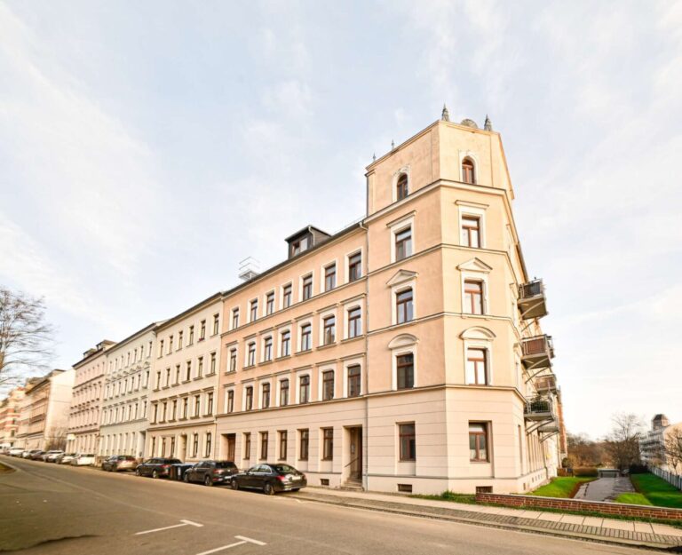 Haus seitlich vorn