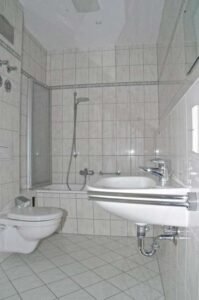 innenliegendes Bad mit Wanne