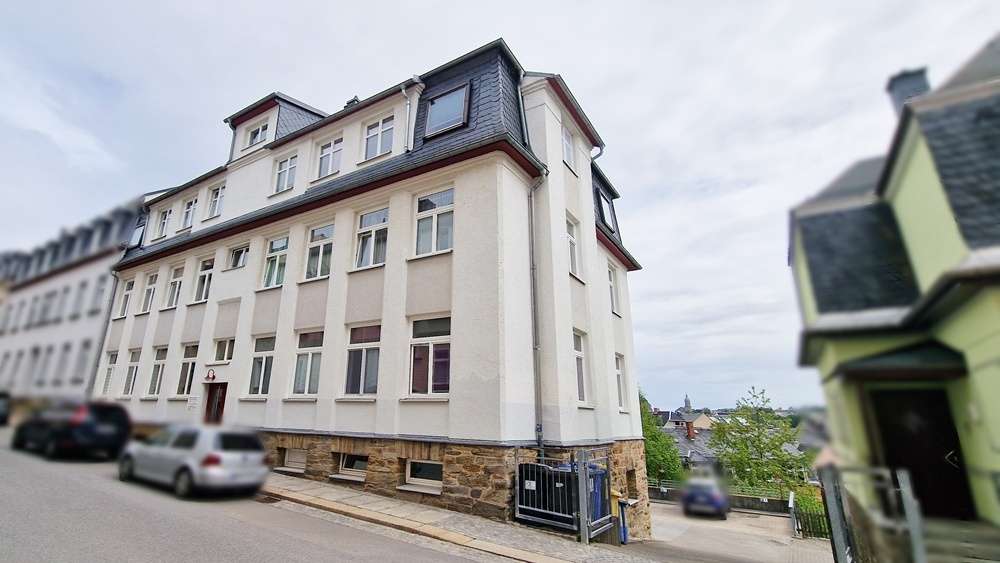 Haus mit Hofeinfahrt