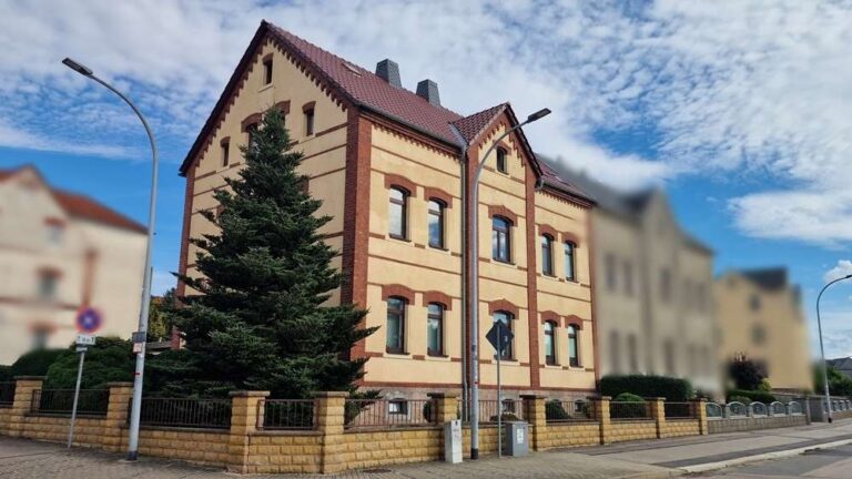 Haus seitlich vorn