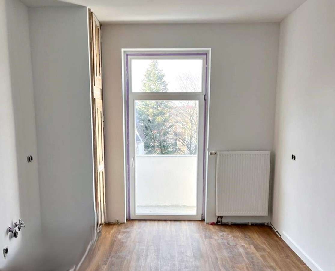 Küche mit Vorratskammer