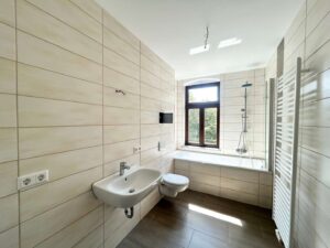 Modernes Badezimmer