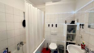 Bad mit Wanne